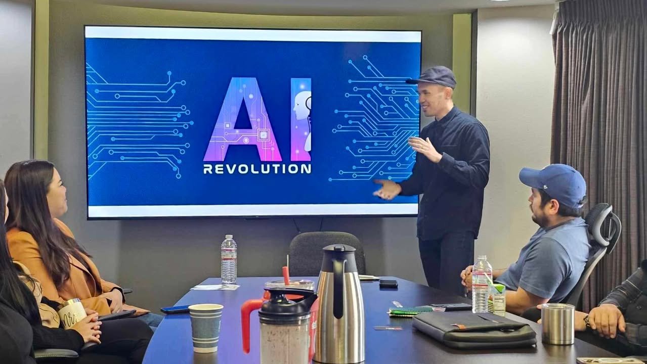 A member giving a talk on AI to the group